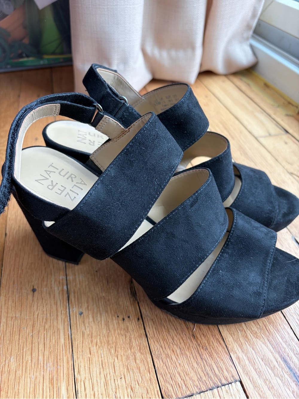 Naturalizer Chunky Black Suede Strappy Block Heel Open Toe Sandals Hook and Loop